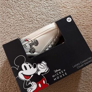 NEW IN BOX DISNEY Mickey Mouse women’s platform Sneakers - White